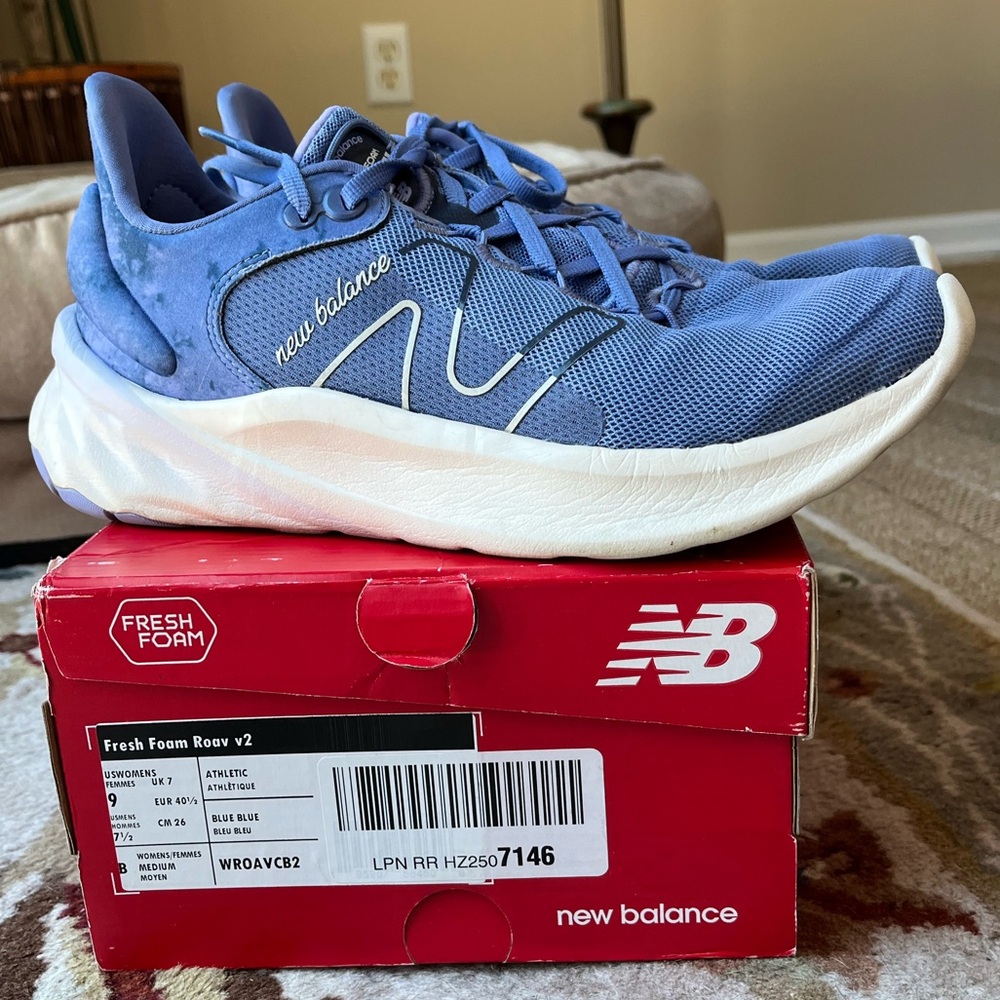 New Balance FREE w Purchase - Women's Fresh Foam ROAV V2 Sneaker